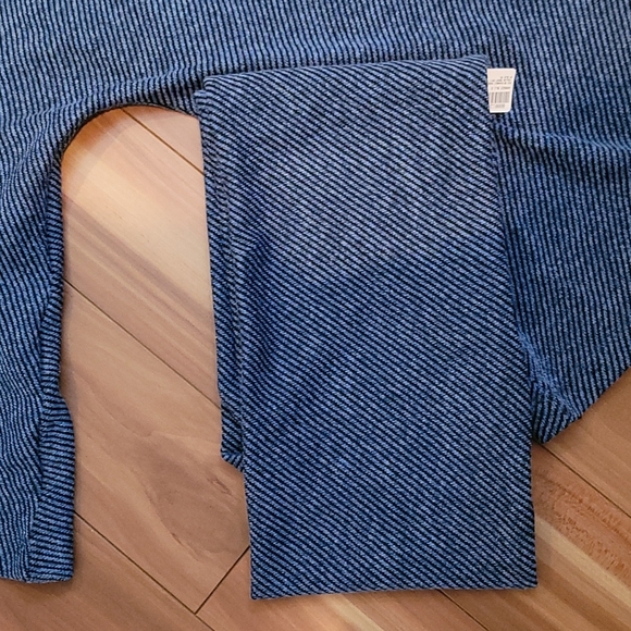 Nwt MARALLIS heavy knit top with detachable collar/scarf - Picture 5 of 5